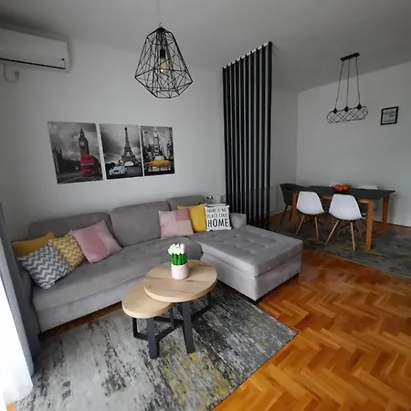 Apartment Alex Industry